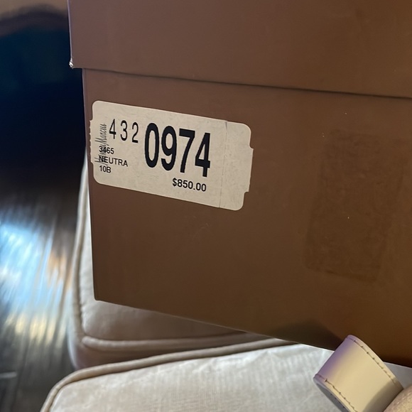 Authentic Burberry Low top Trainer on Rubber Sole Sneaker - Picture 12 of 13